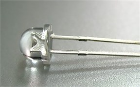Светодиод ARL2-5053UWC-2.5cd (ANR, 4,8mm (круглый; CAP)) 008578